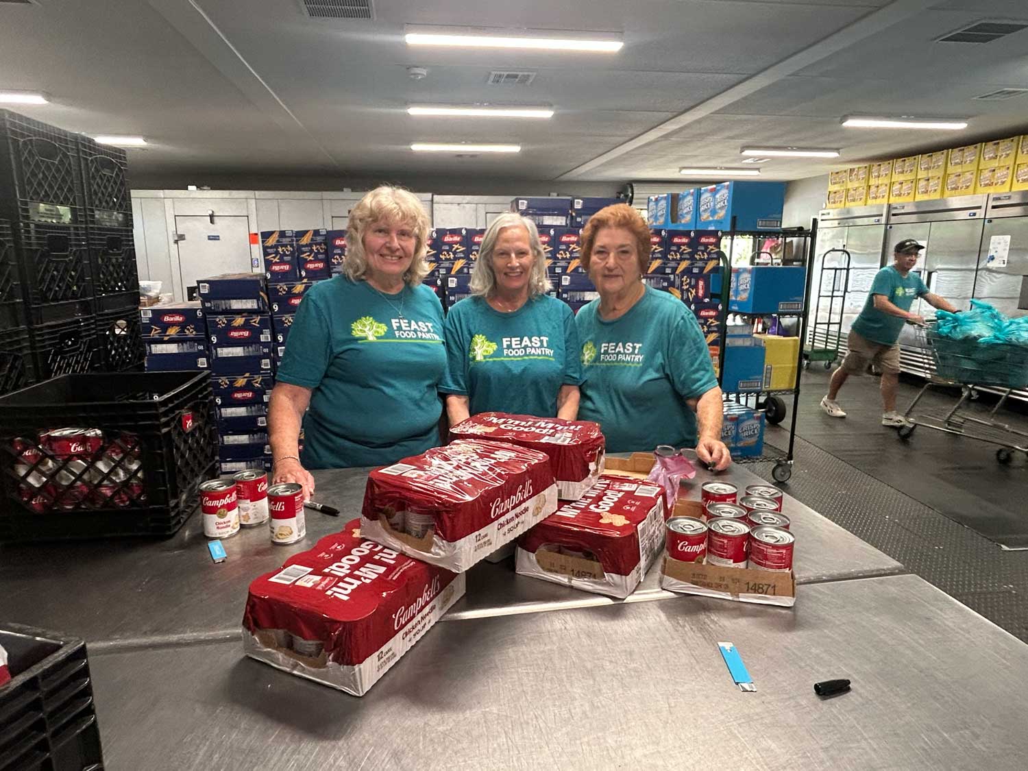 volunteer-at-feast volunteer at feast